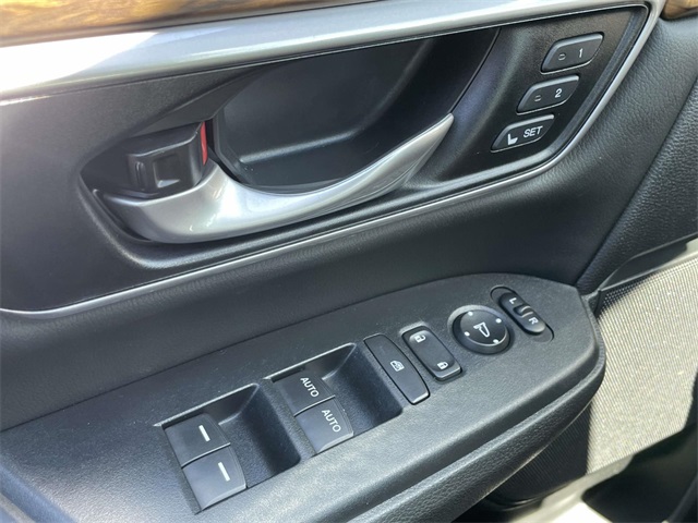 2018 Honda CR-V Touring photo 24