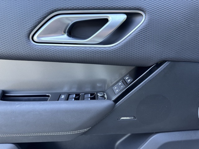 2023 Land Rover Range Rover Velar S photo 11
