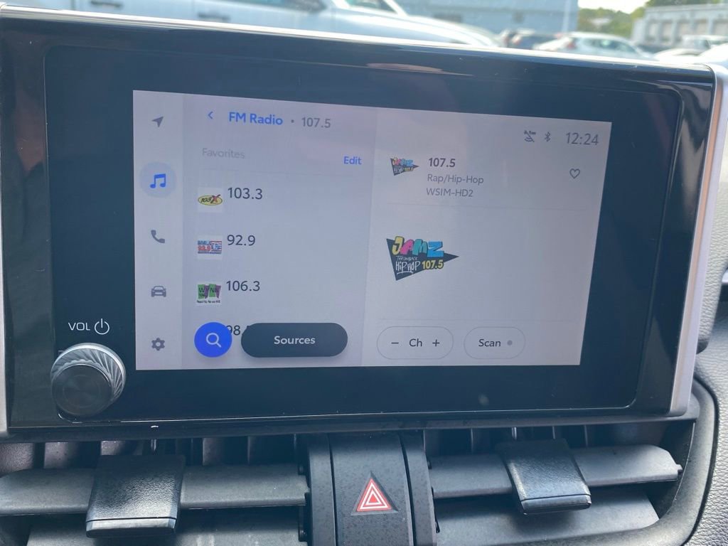 2025 Toyota RAV4 Hybrid XLE photo 19