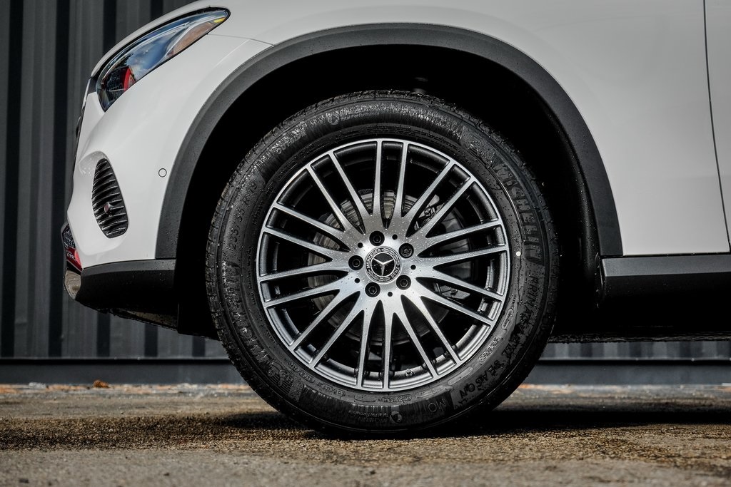 2026 Mercedes Benz GLC 300 4MATIC photo 4