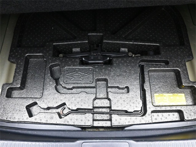 2016 Toyota Camry LE photo 23