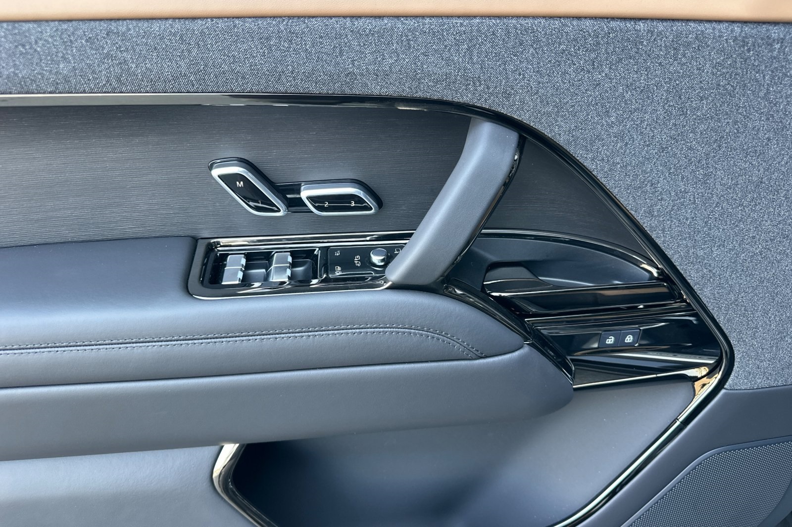 2025 Land Rover Range Rover Sport SE photo 10