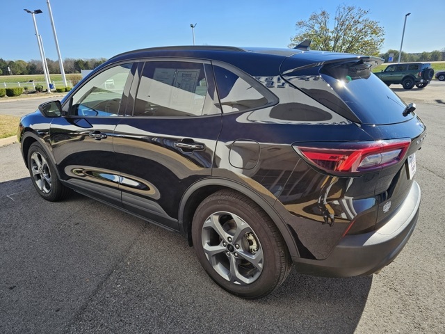 2025 Ford Escape ST-Line photo 4