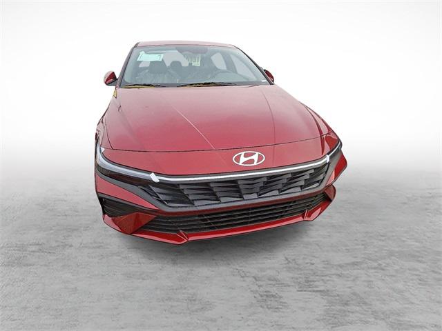 2025 Hyundai Elantra SE photo 2