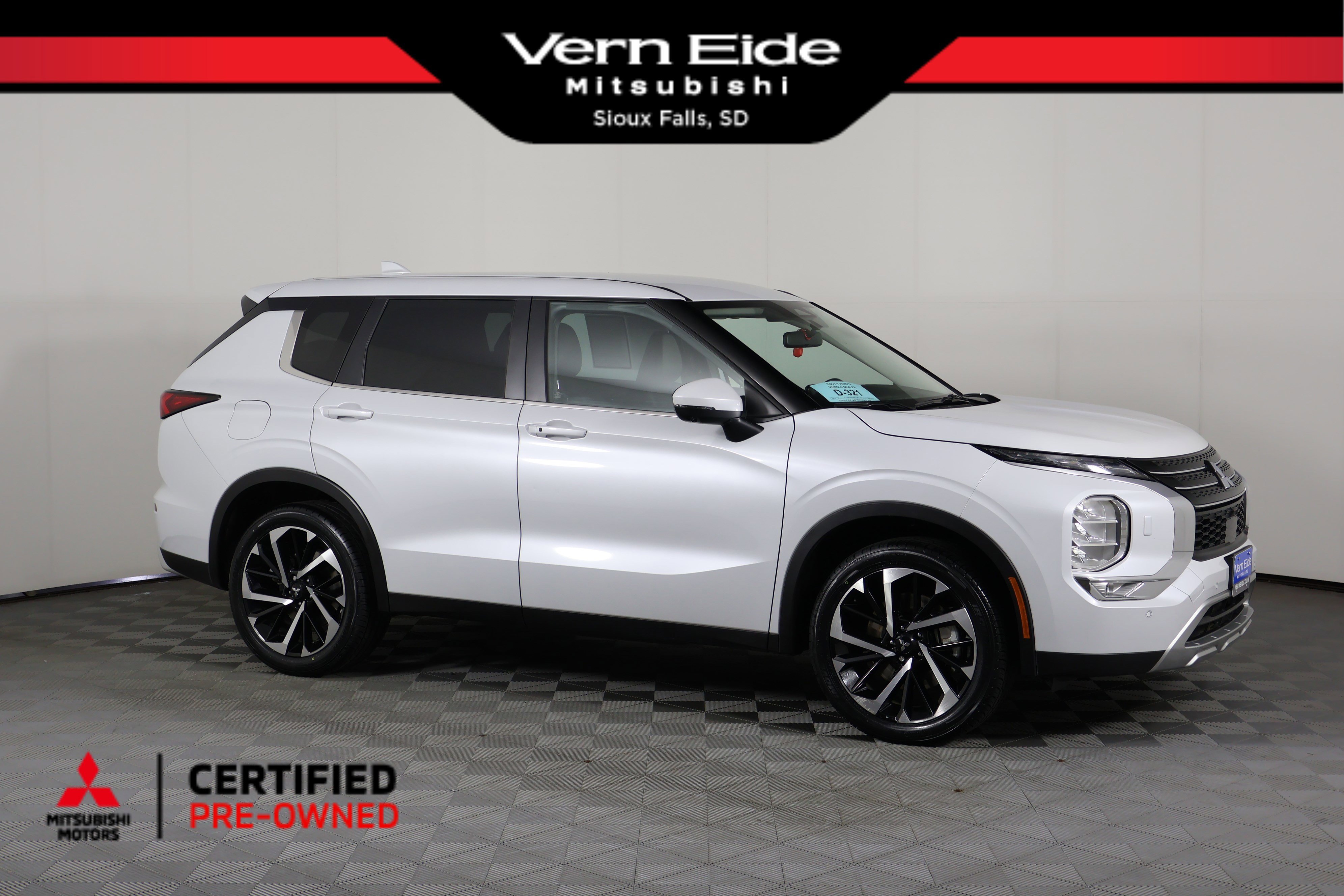 2023 Mitsubishi Outlander SE