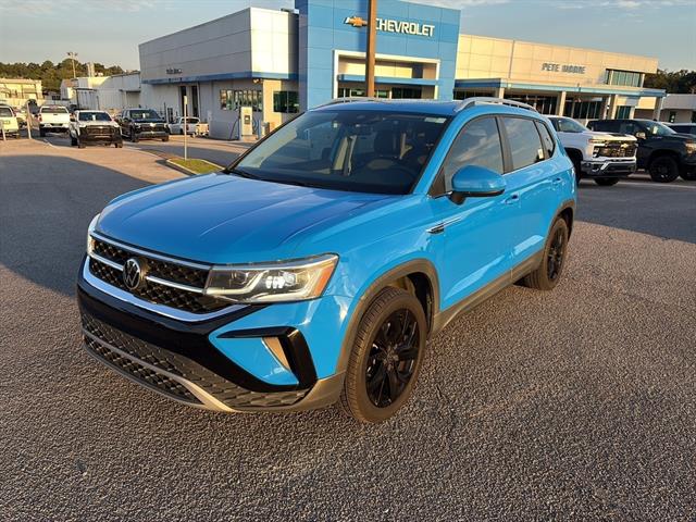 2022 Volkswagen Taos SEL photo 3