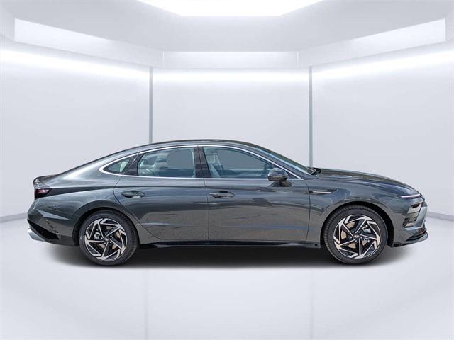 2026 Hyundai Sonata SEL Sport photo 2