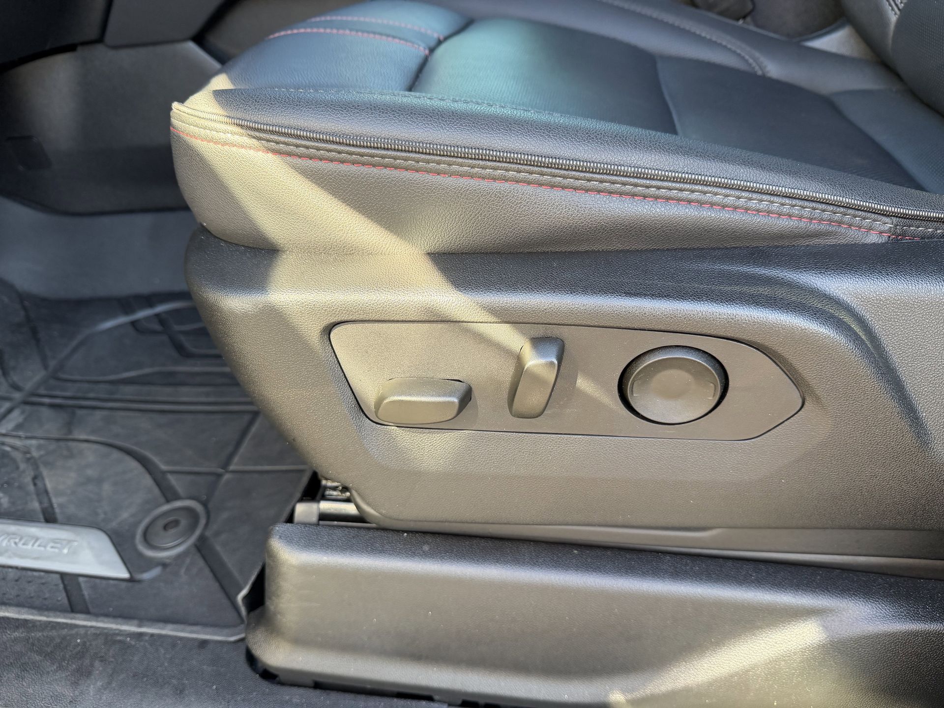 2024 Chevrolet Tahoe RST photo 2