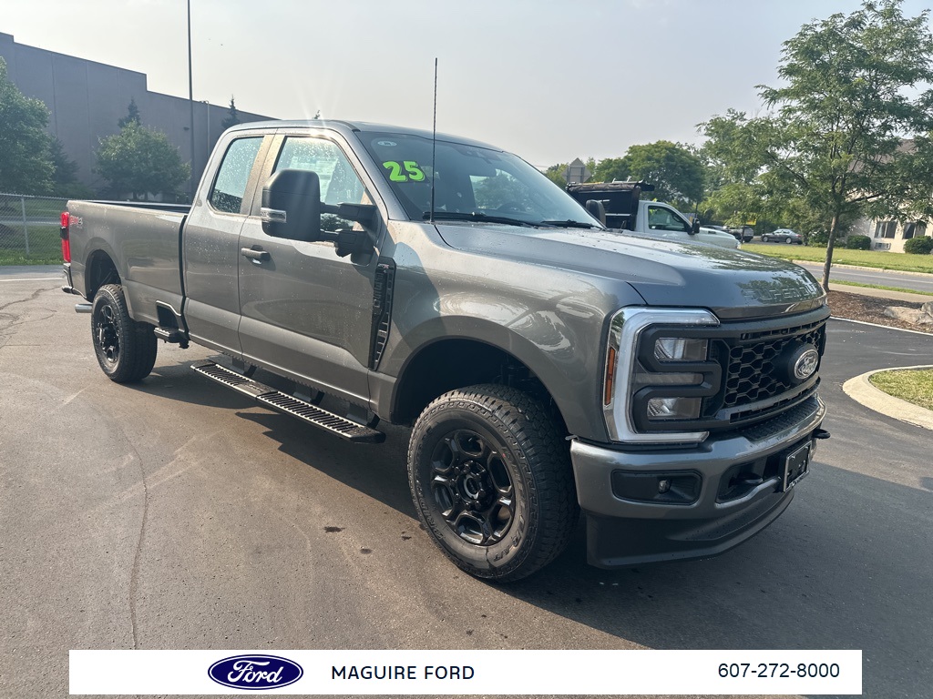 2025 Ford F-350 Super Duty XL's photo