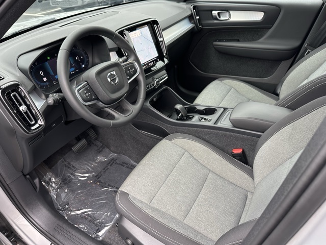 2025 Volvo XC40 Core photo 4