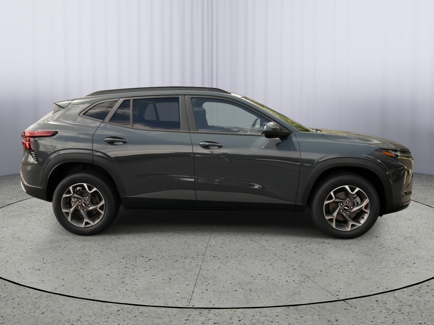 2025 Chevrolet Trax LT photo 8