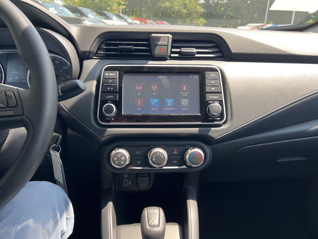 2025 Nissan Versa S photo 9