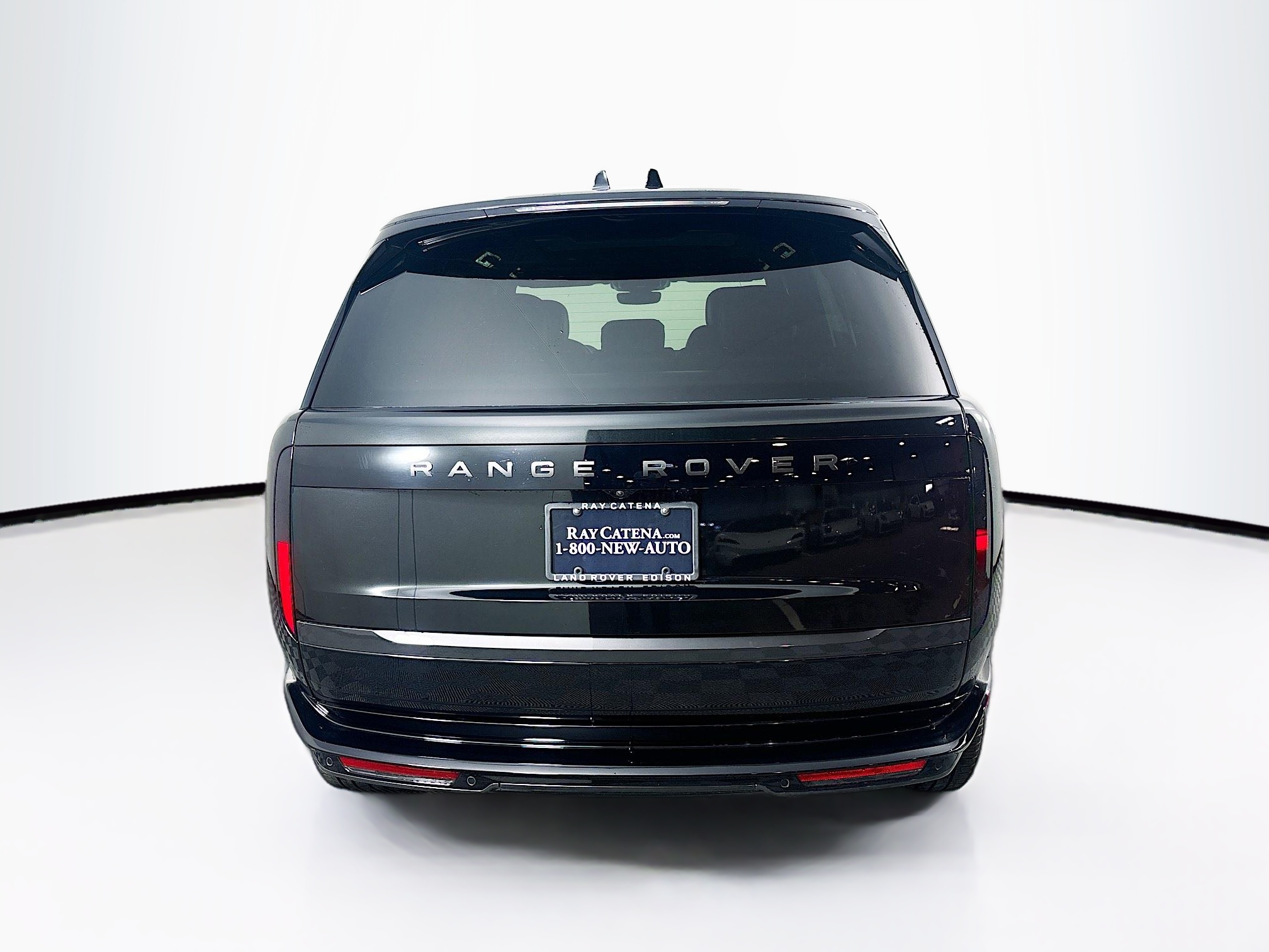 2025 Land Rover Range Rover SE photo 3