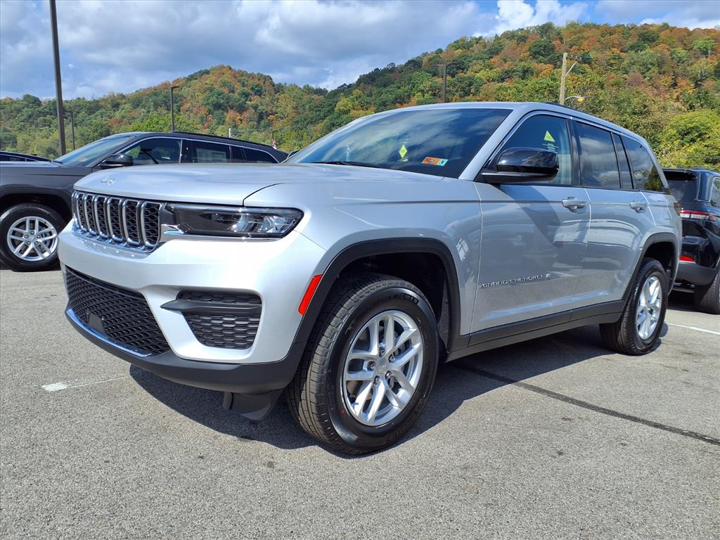 2025 Jeep Grand Cherokee Laredo X photo 2