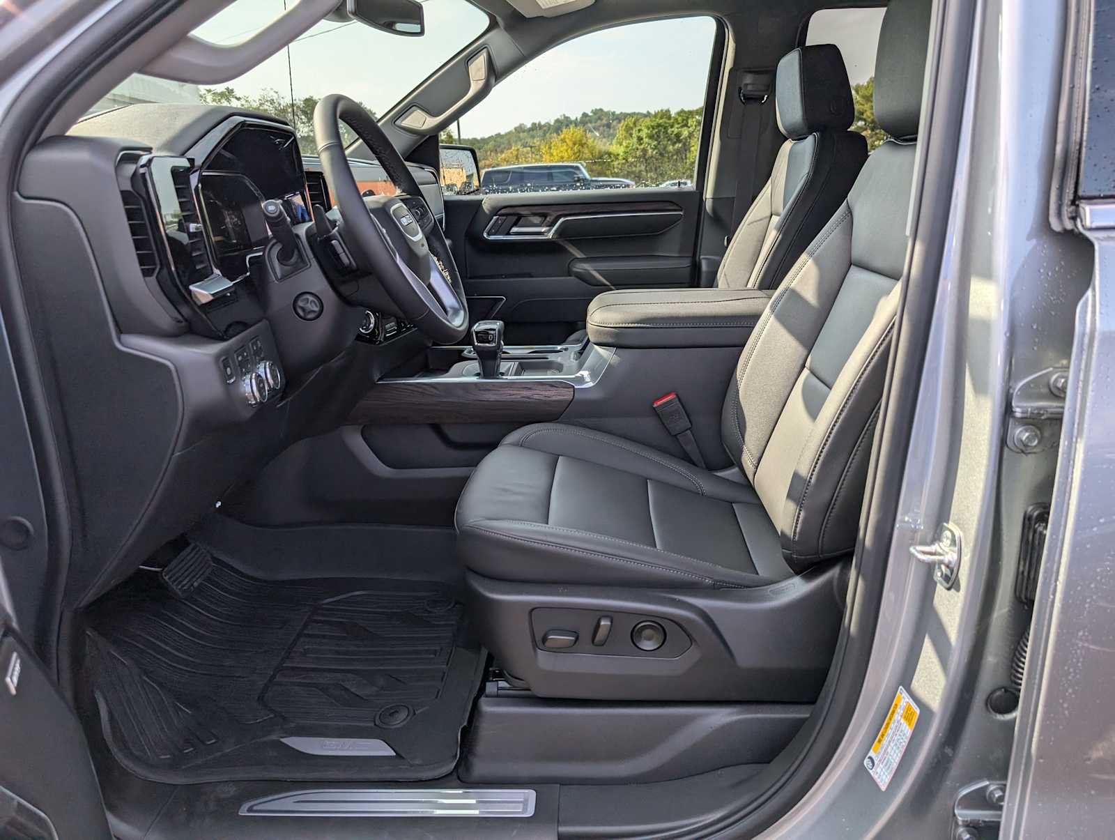 2026 Gmc Sierra 1500 SLT photo 4
