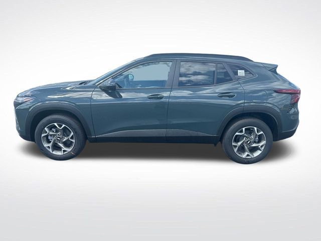 2025 Chevrolet Trax LT photo 2