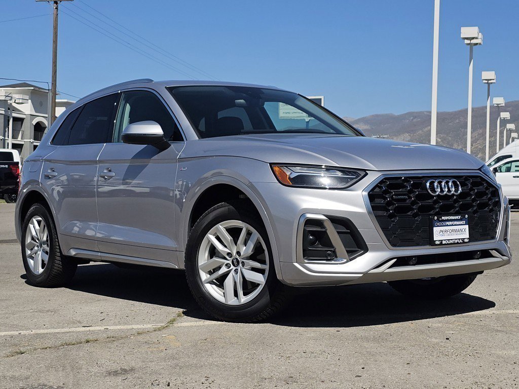 2022 Audi Q5 45 S line Premium photo 2