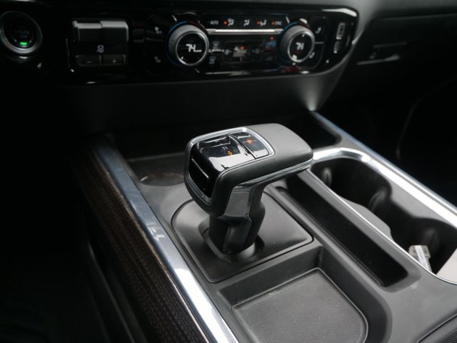 2024 Chevrolet Silverado 1500 RST photo 13