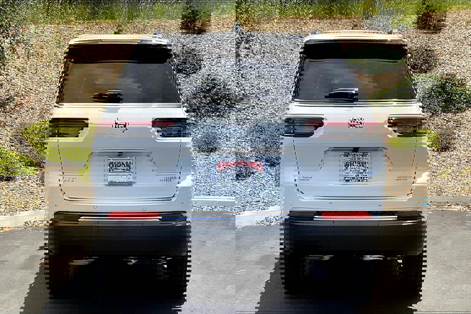 2025 Jeep Grand Cherokee Laredo X photo 3