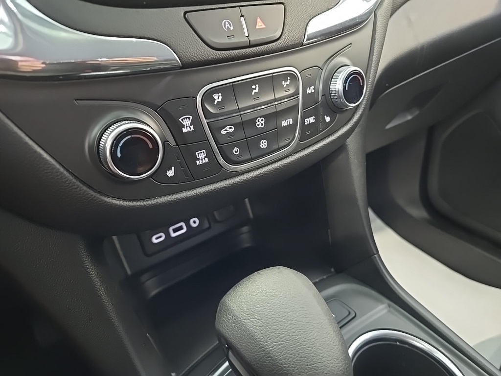 2022 Chevrolet Equinox LT photo 24