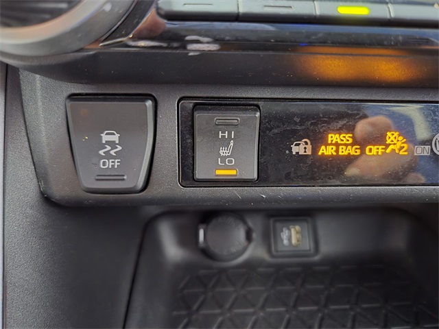 2023 Toyota RAV4 XLE photo 27