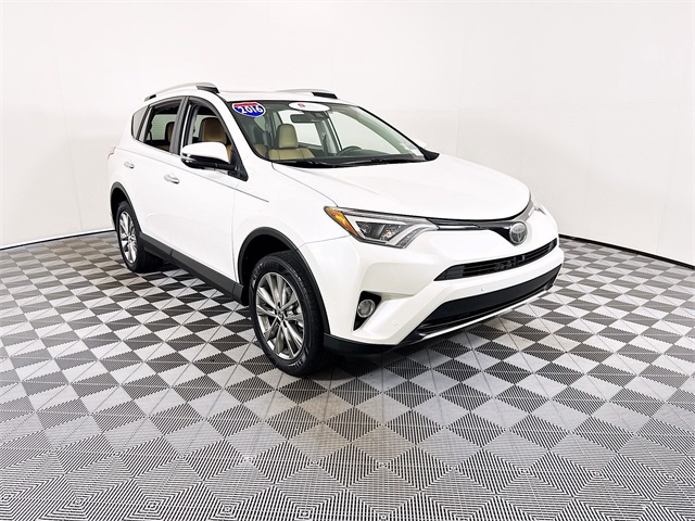 2016 Toyota RAV4 Limited's photo