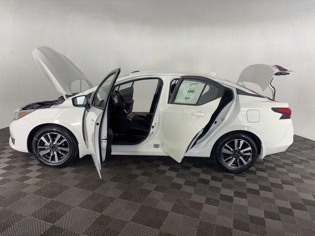 2025 Nissan Versa 1.6 SV photo 12