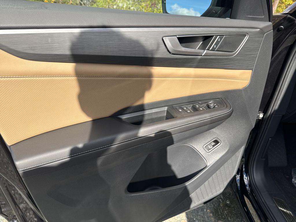 2026 Volkswagen Atlas Cross Sport SE Technology photo 4