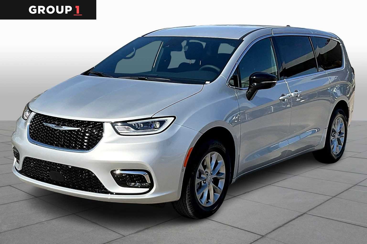 2026 Chrysler Pacifica Select's photo