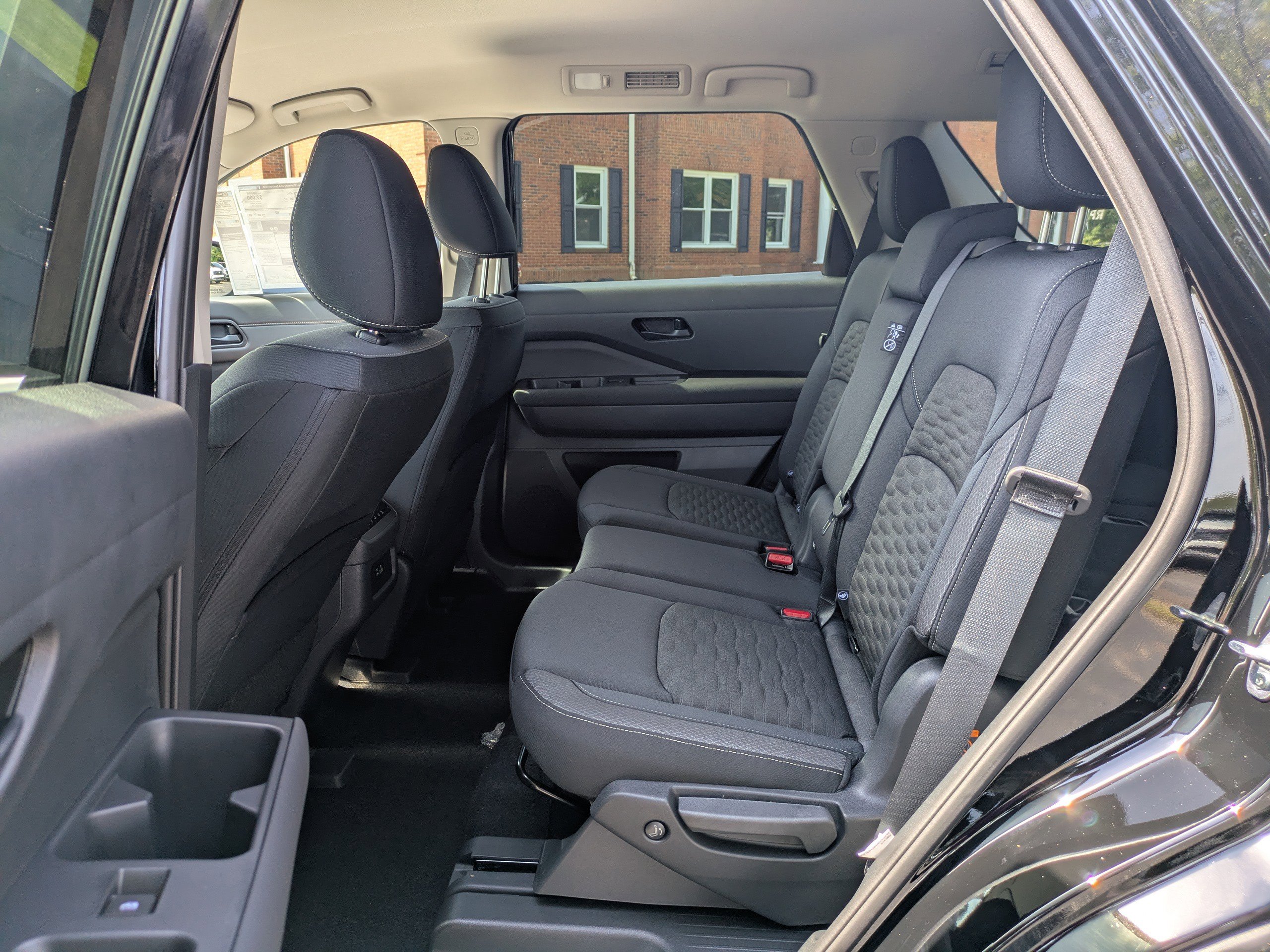 2025 Nissan Pathfinder SV photo 2