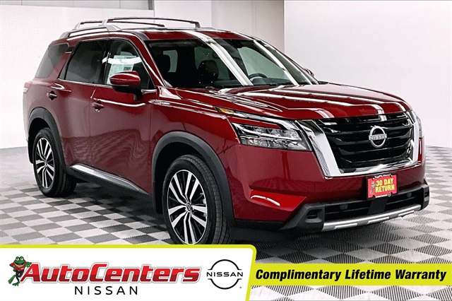 2025 Nissan Pathfinder Platinum's photo