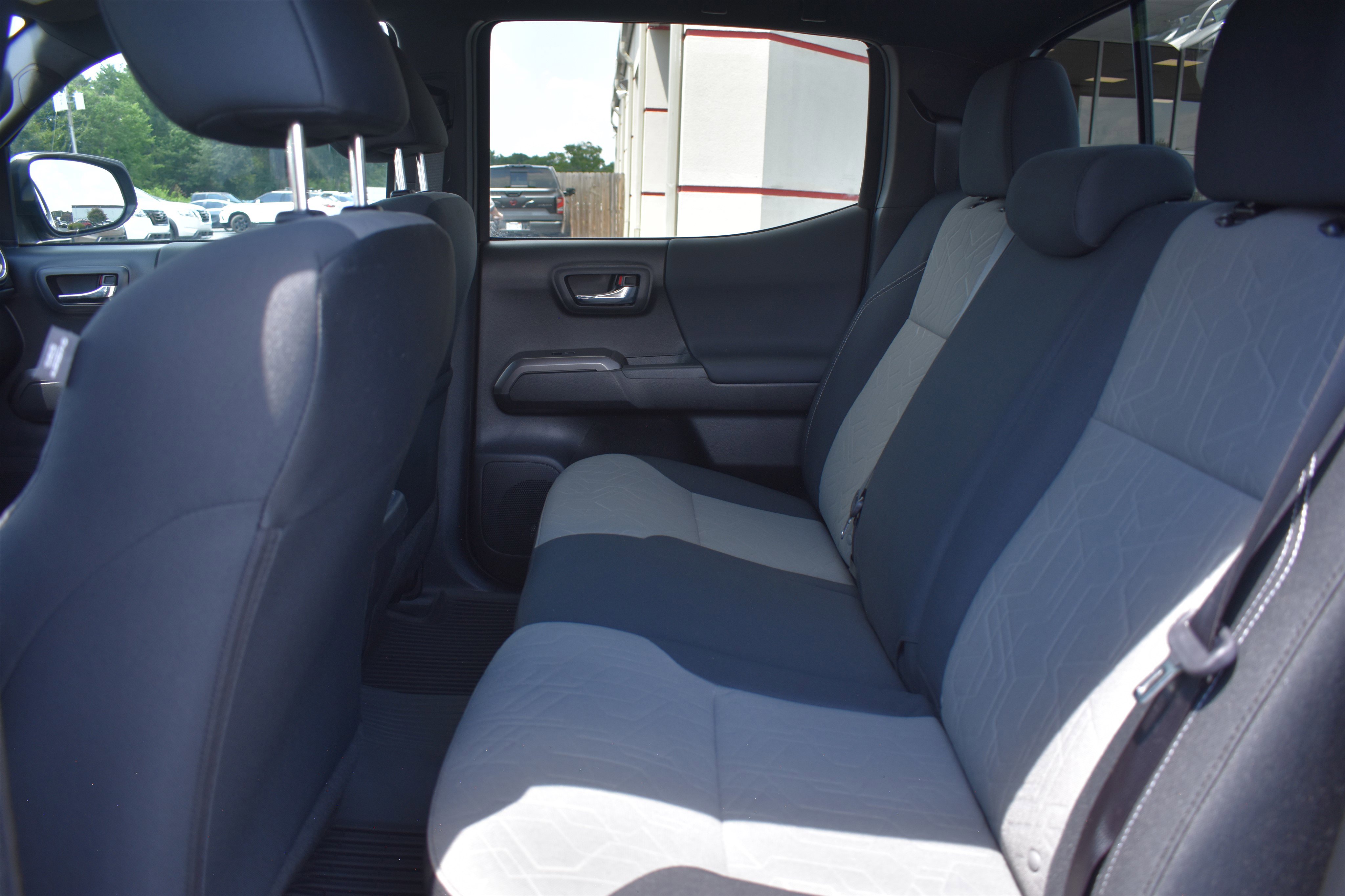 2022 Toyota Tacoma SR5 photo 6