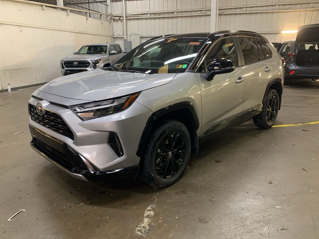 2025 Toyota RAV4 XSE's photo