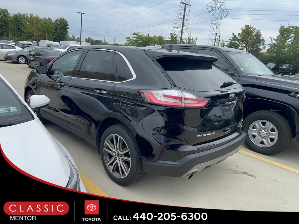 2023 Ford Edge Titanium photo 2