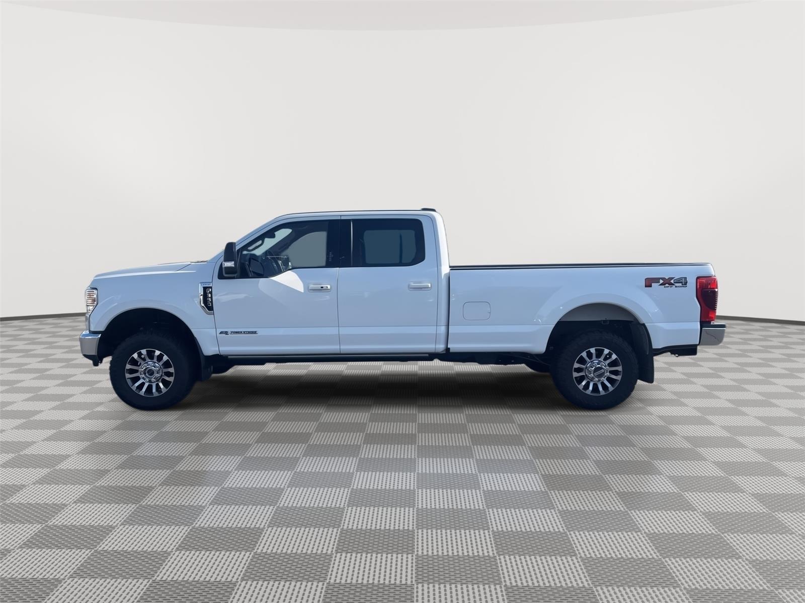 2022 Ford F-350 Limited photo 2