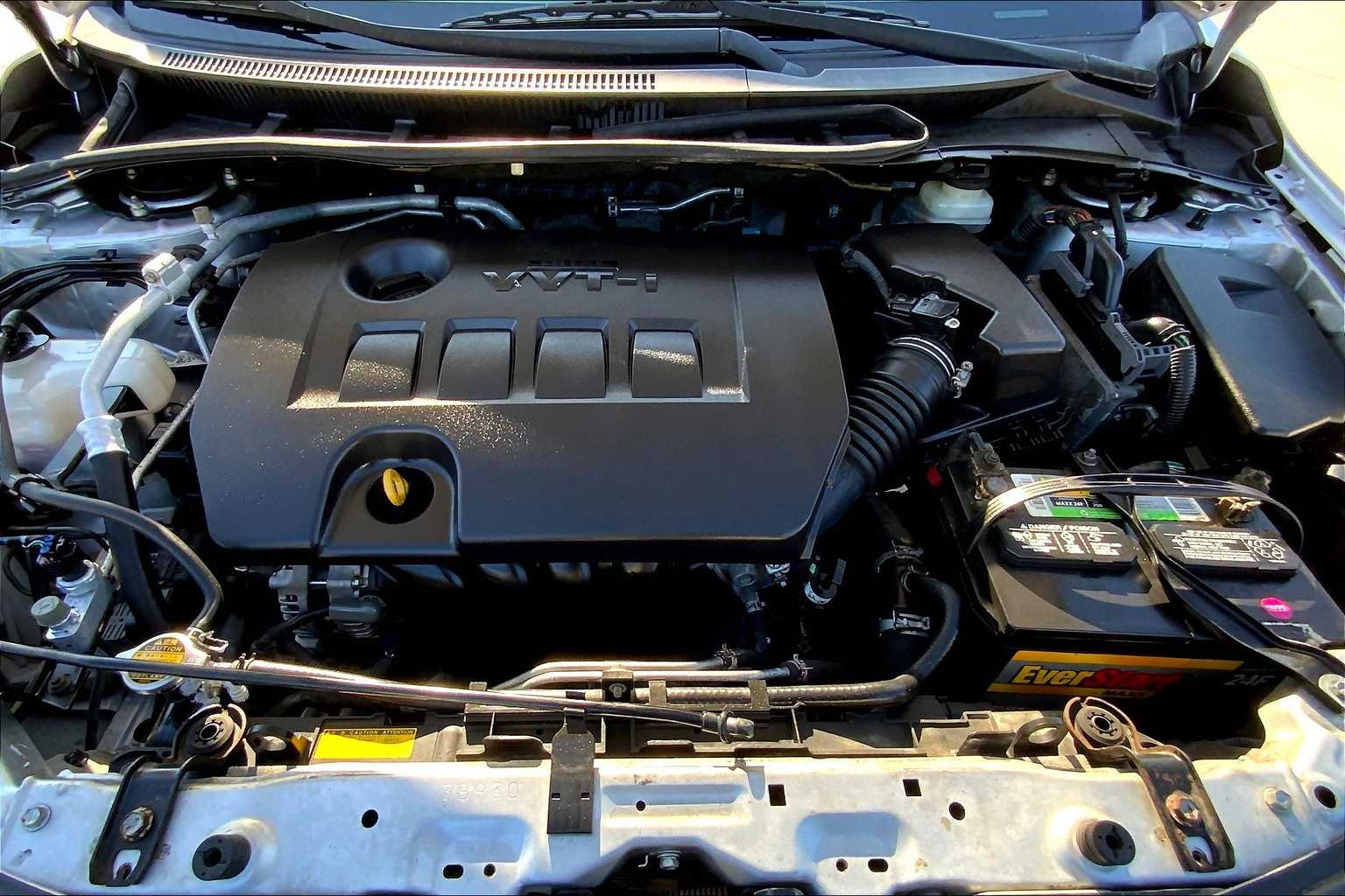 2009 Toyota RAV4 LE photo 29
