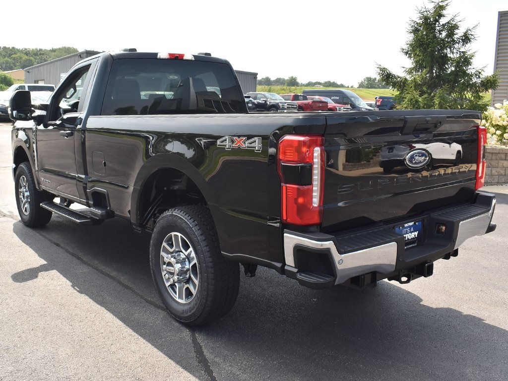 2025 Ford F-350 XLT photo 3
