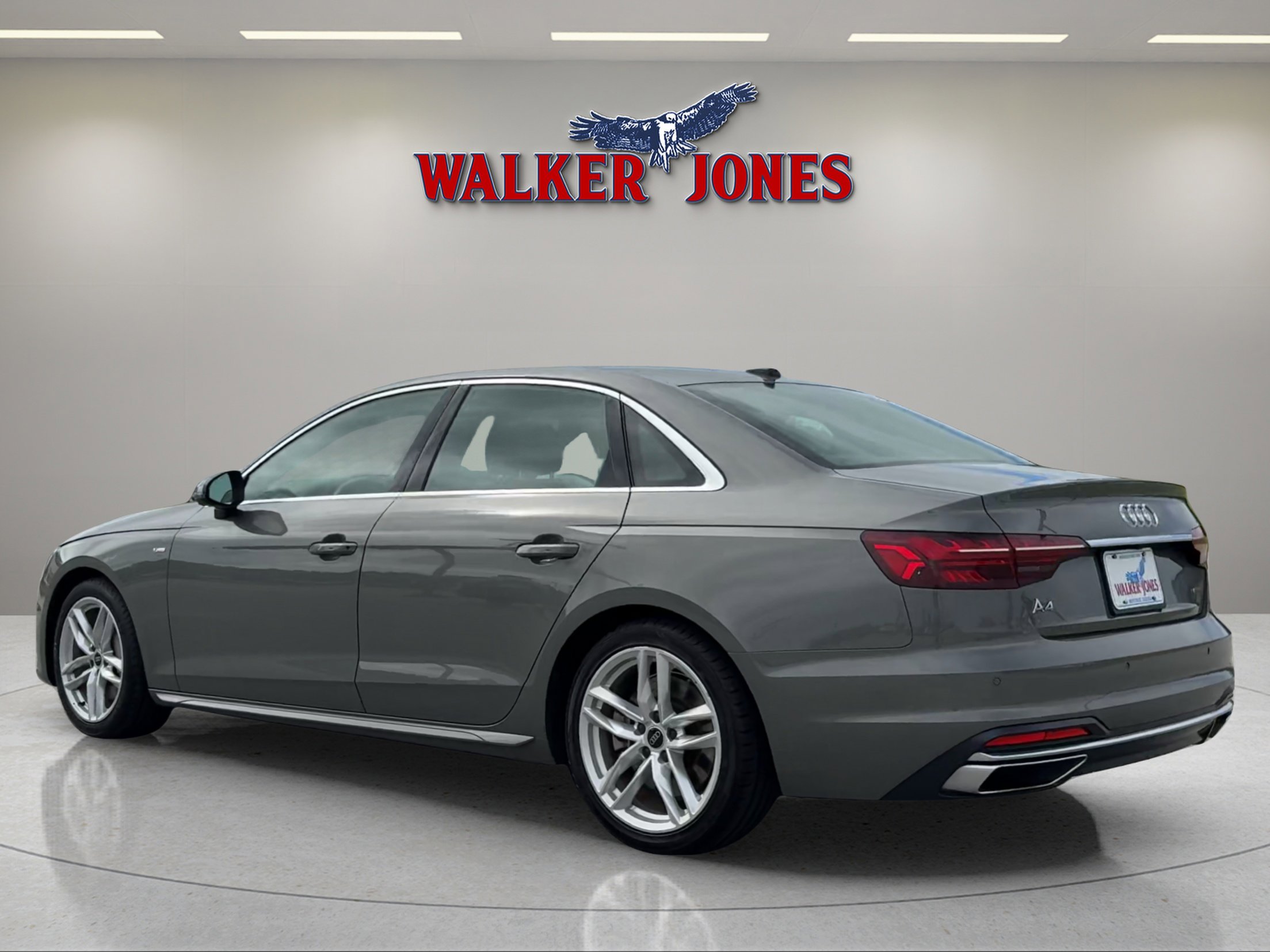 2023 Audi A4 S line Quattro Premium Plus photo 4