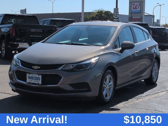 2017 Chevrolet Cruze LT photo 2