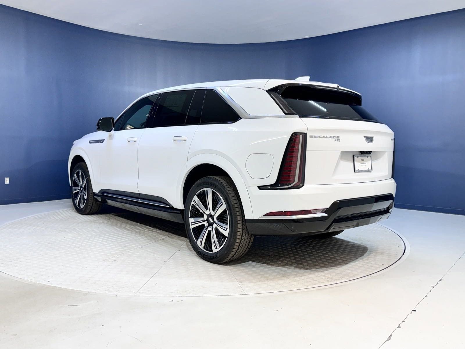 2025 Cadillac Escalade IQ Luxury photo 3