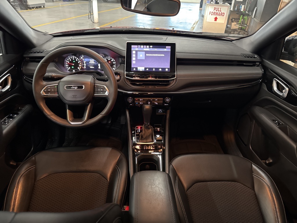 2023 Jeep Compass Altitude photo 2