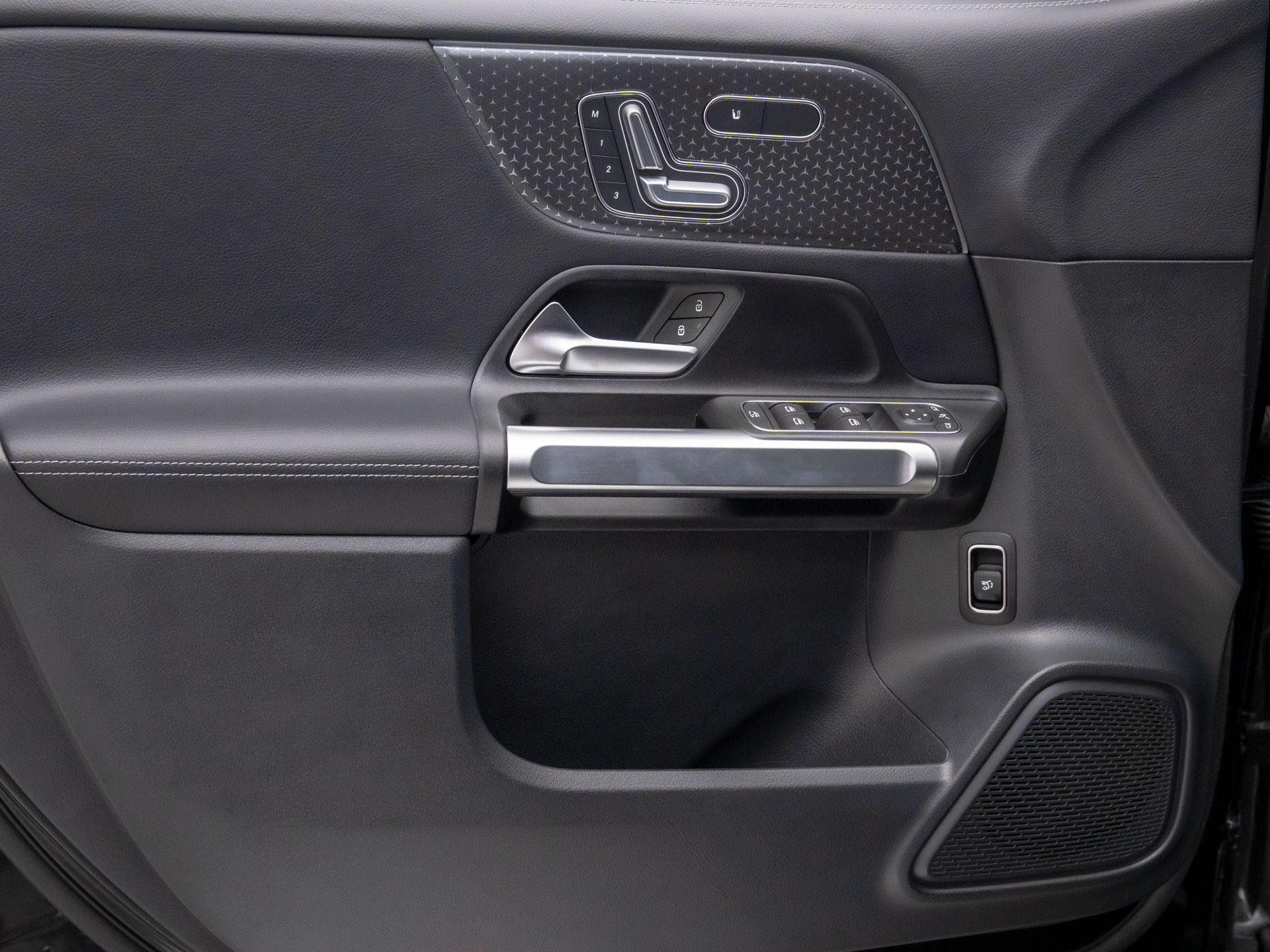 2025 Mercedes Benz GLB 250 4MATIC photo 13