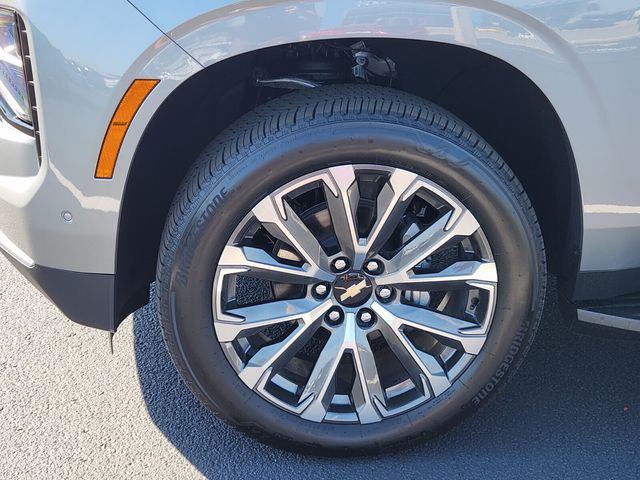 2025 Chevrolet Suburban High Country photo 3