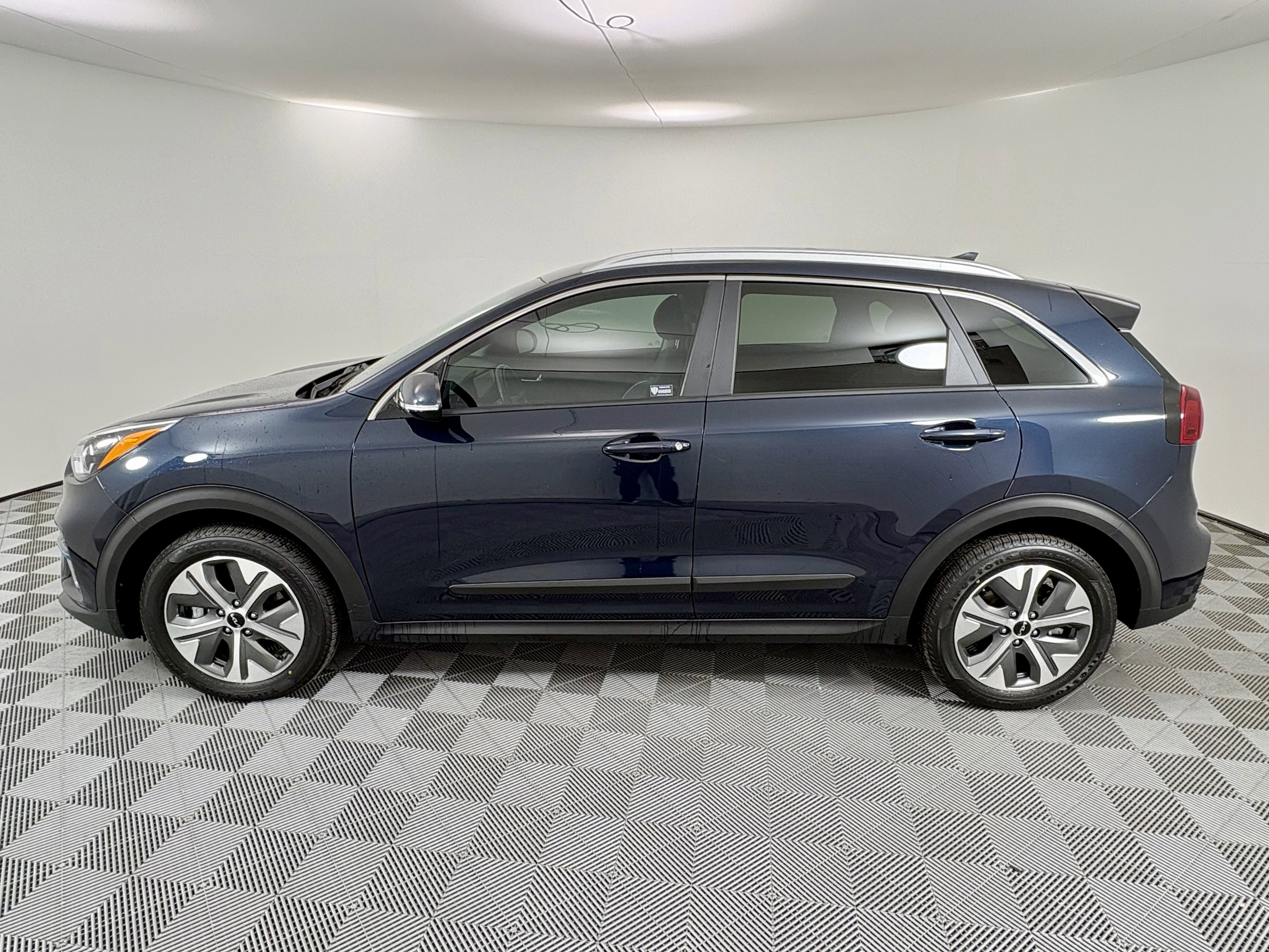 Used 2022 Kia Niro EX with VIN KNDCC3LG9N5137673 for sale in Queen Creek, AZ