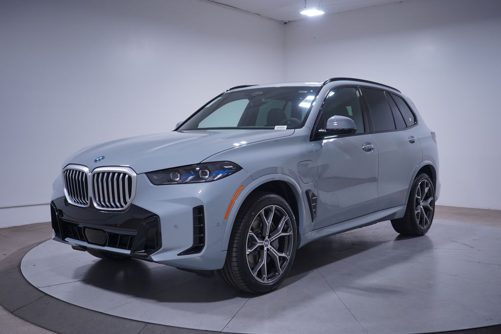 2026 BMW X5 50e's photo