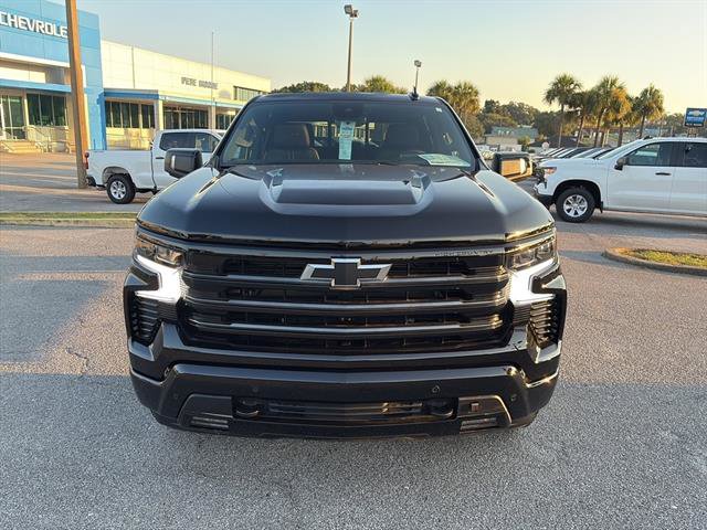 2025 Chevrolet Silverado High Country photo 2