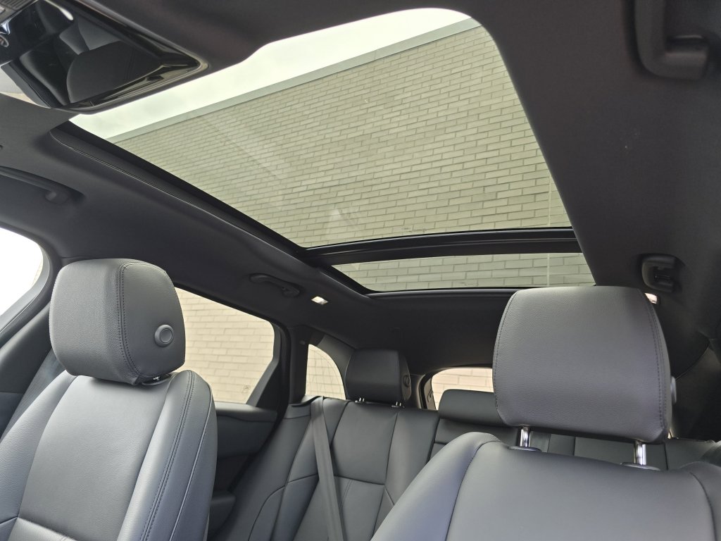 2026 Land Rover Range Rover Velar SE photo 2