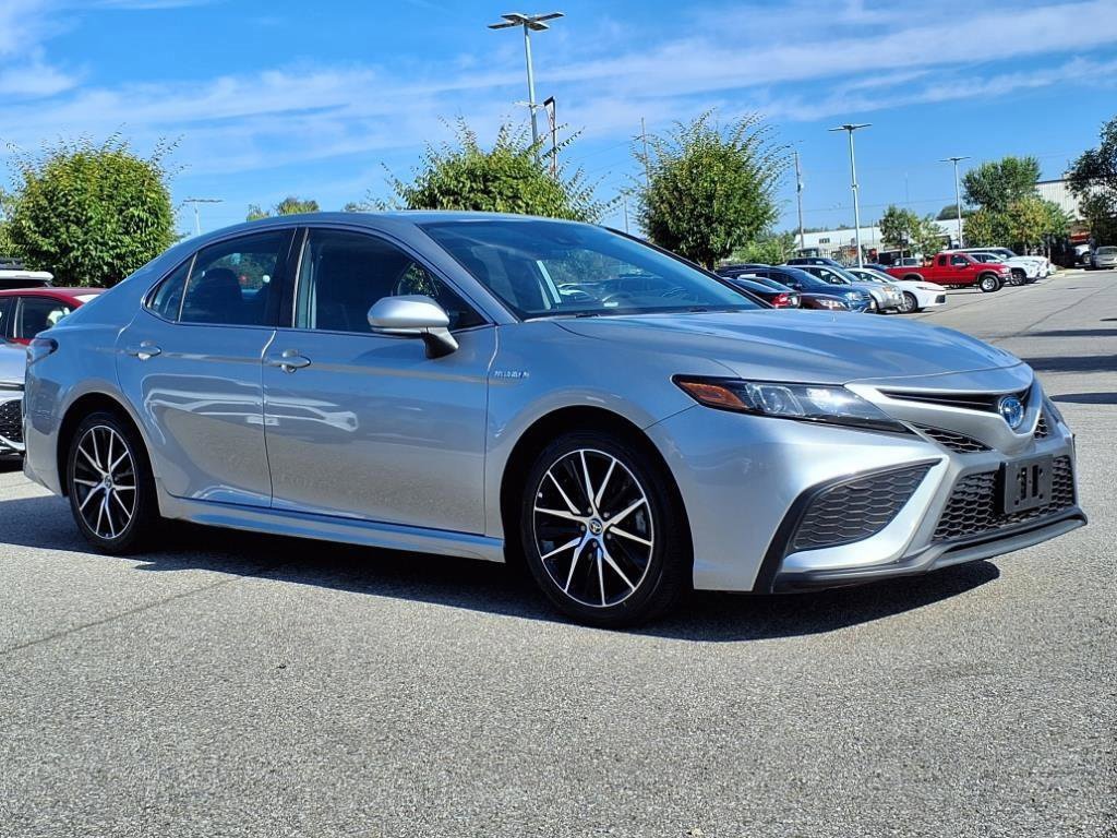 2021 Toyota Camry Hybrid SE photo 2