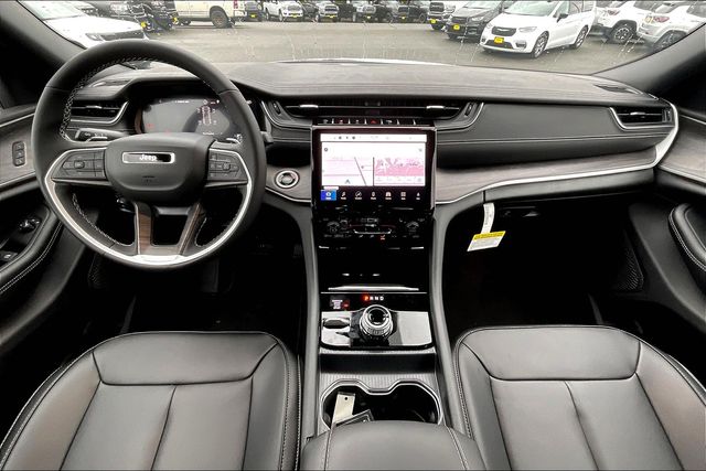 2025 Jeep Grand Cherokee Limited photo 4