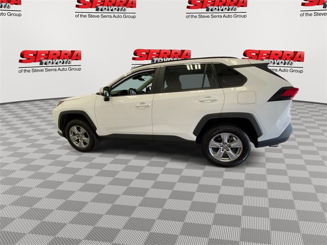 2024 Toyota RAV4 XLE photo 4